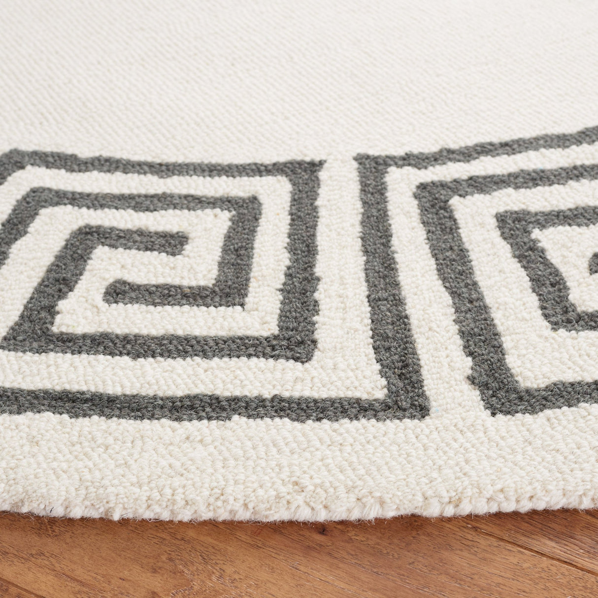 Safavieh Metro Met275F Ivory/Grey Rug.
