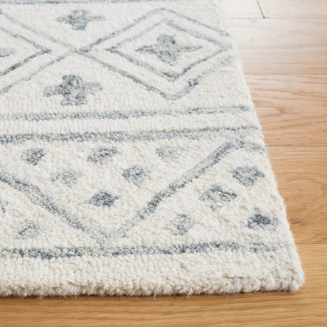 Safavieh Metro 4'-0" x 6'-0" Rug in Ivory / Grey