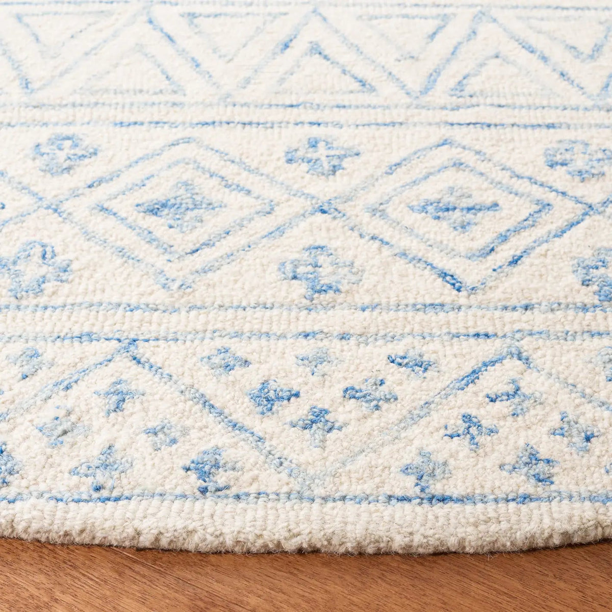 Safavieh Metro 6'-0" x 6'-0" Rug in Ivory / Blue