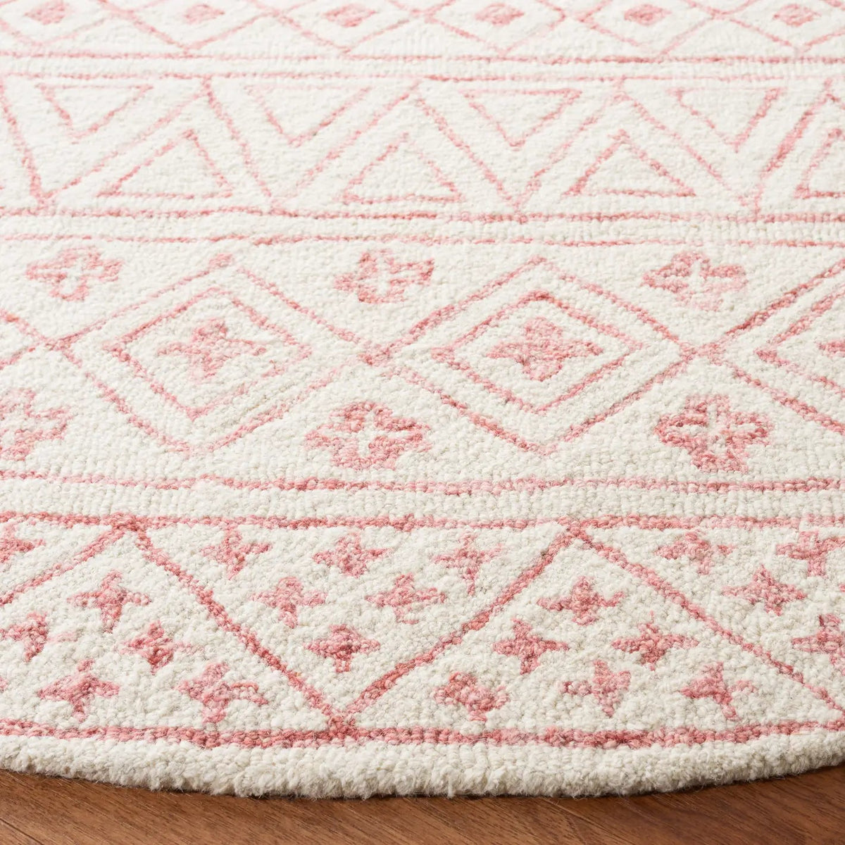 Safavieh Metro 6'-0" x 6'-0" Rug in Ivory / Pink