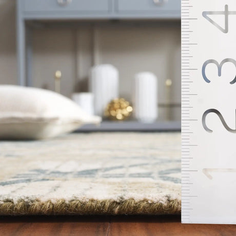 Safavieh Metro 4'-0" x 6'-0" Rug in Green / Beige