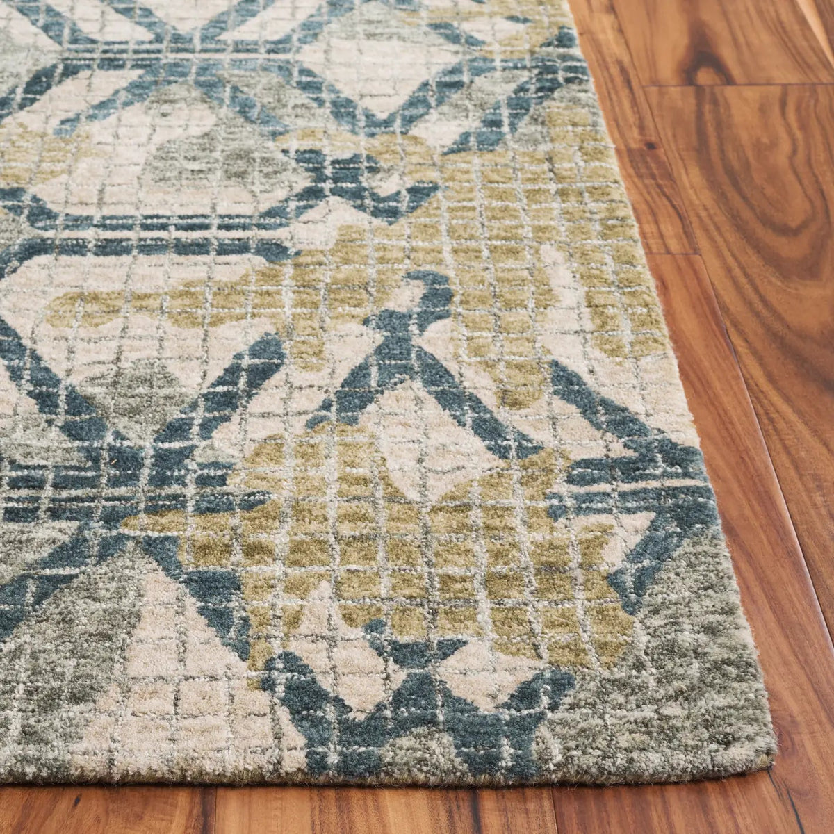 Safavieh Metro 4'-0" x 6'-0" Rug in Green / Beige