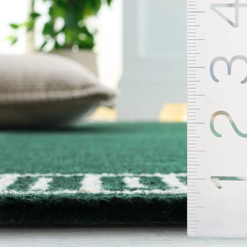 Safavieh Metro 5'-0" x 8'-0" Rug in Green / Ivory