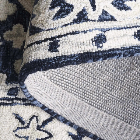 Safavieh Metro 4'-0" x 6'-0" Rug in Navy / Ivory