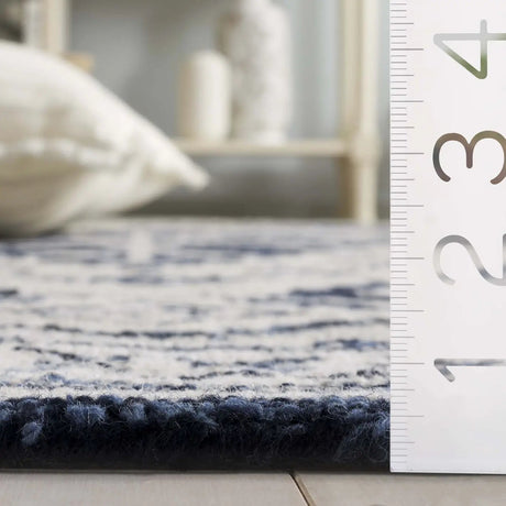 Safavieh Metro 4'-0" x 6'-0" Rug in Navy / Ivory