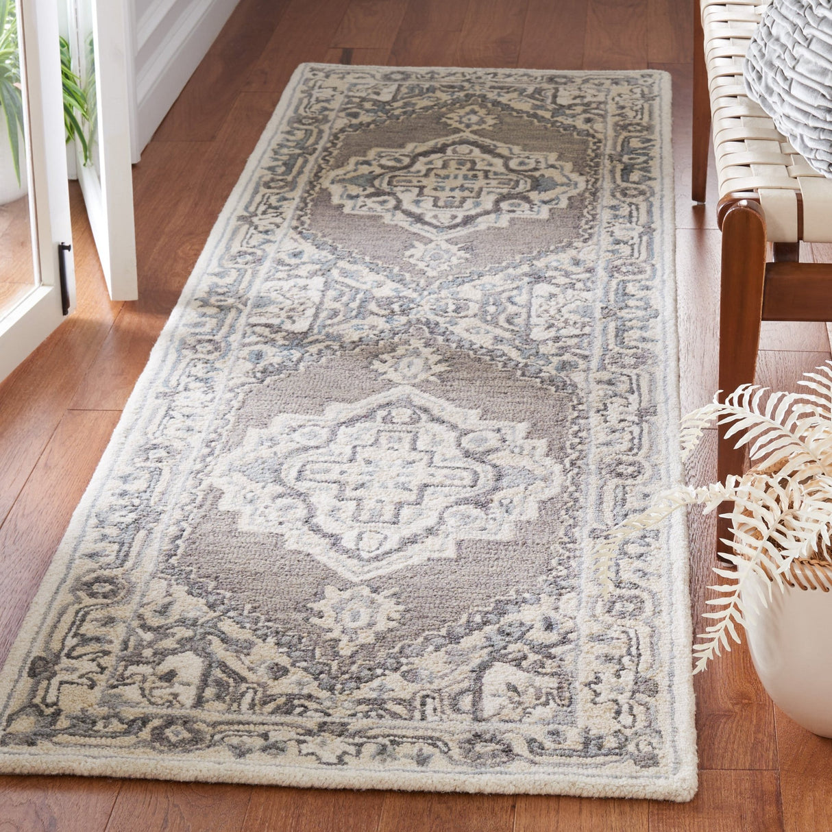 Safavieh Metro Met615F Grey/Ivory Rug.