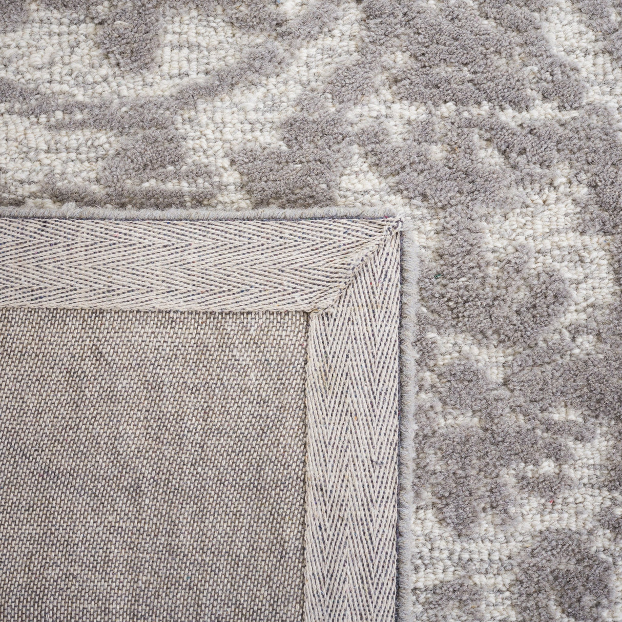 Safavieh Metro Met616G Dark Grey/Ivory Rug.