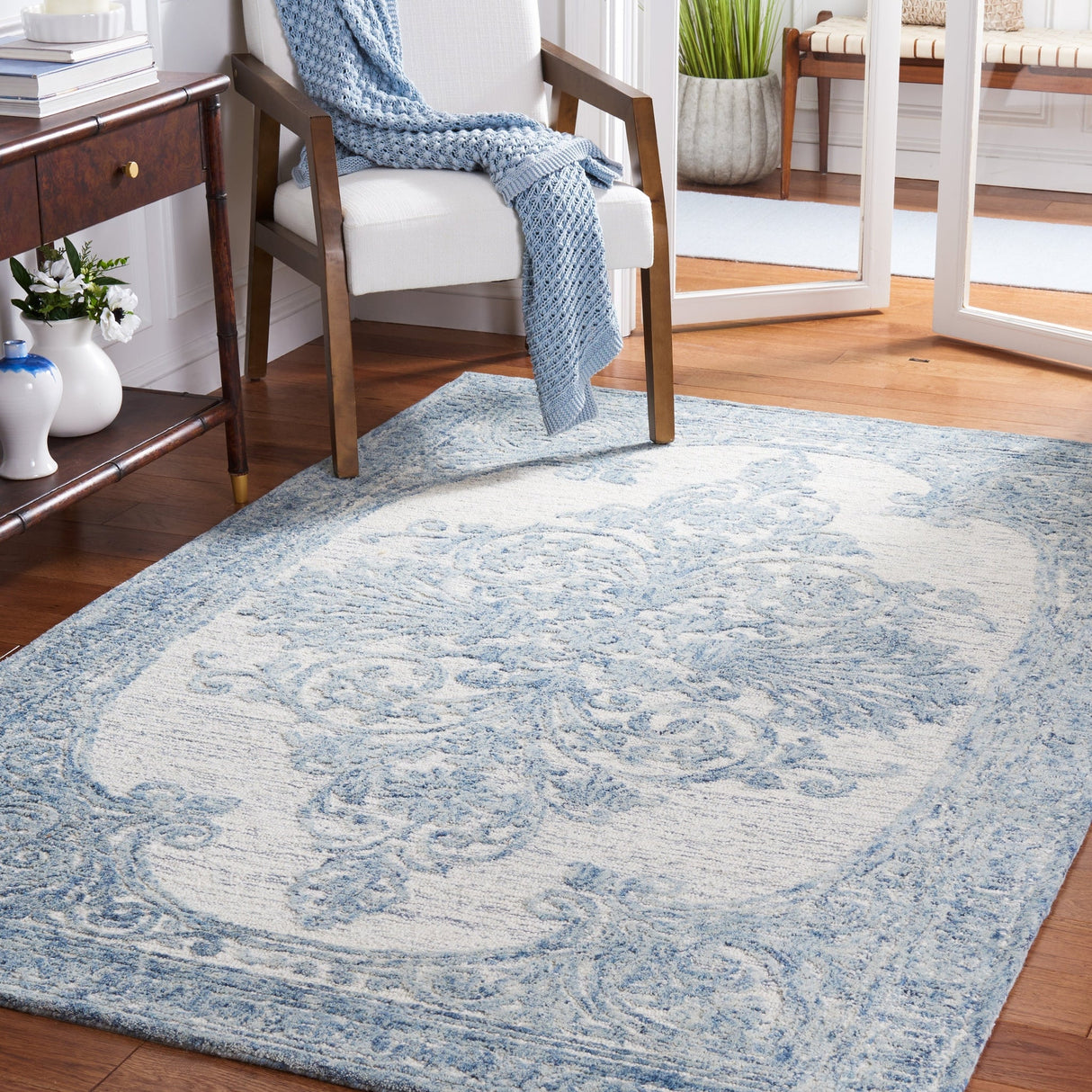 Safavieh Metro Met616M Blue/Ivory Rug.