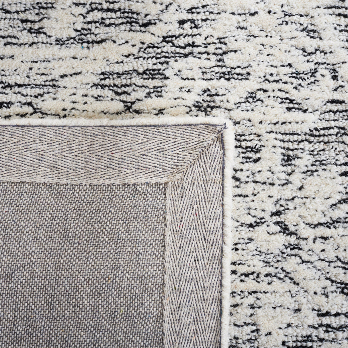 Safavieh Metro Met616Z Ivory/Black Rug.