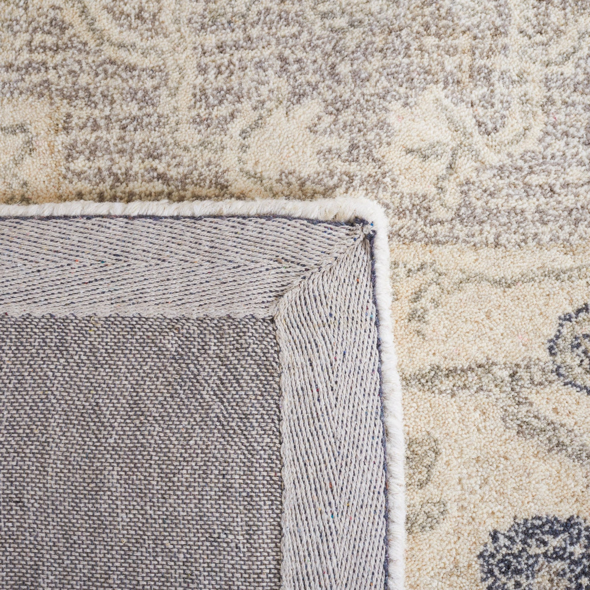 Safavieh Metro Met617A Ivory/Beige Rug.