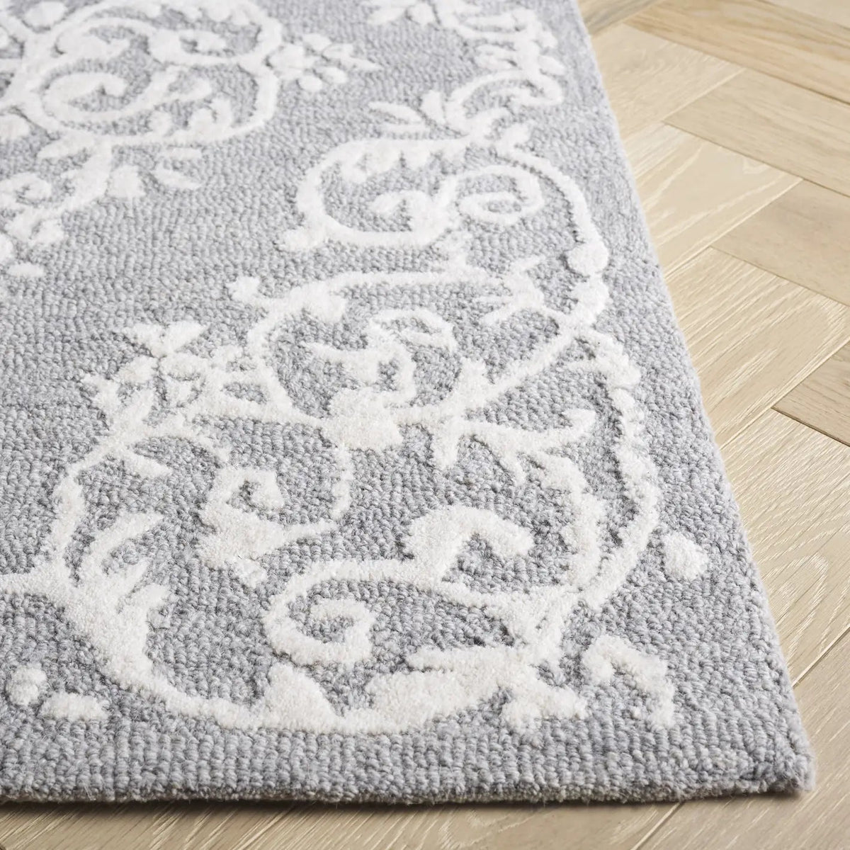 Safavieh Metro 5'-0" x 8'-0" Rug in Grey / Ivory