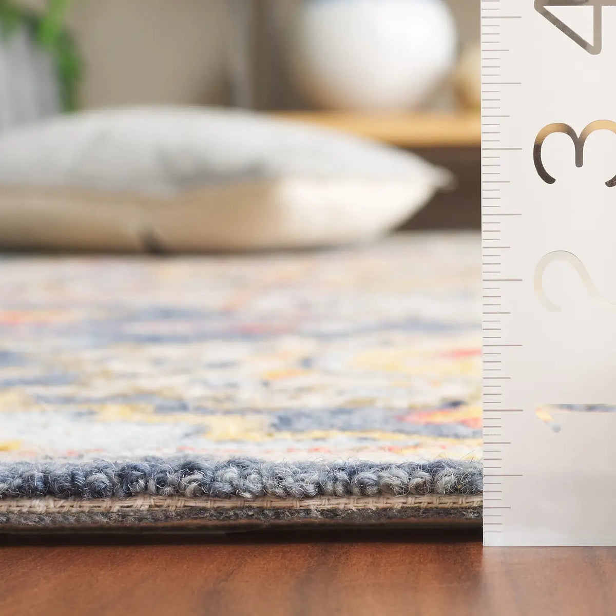 Safavieh Metro 4'-0" x 6'-0" Rug in Navy / Beige