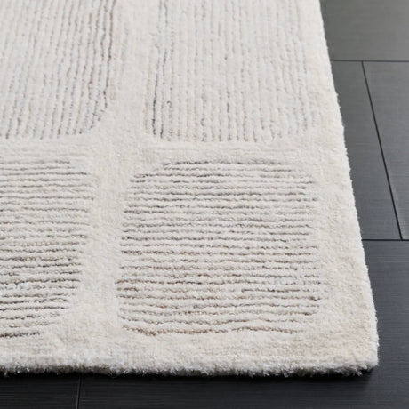 Safavieh Metro 4'-0" x 6'-0" Rug in Ivory / Grey