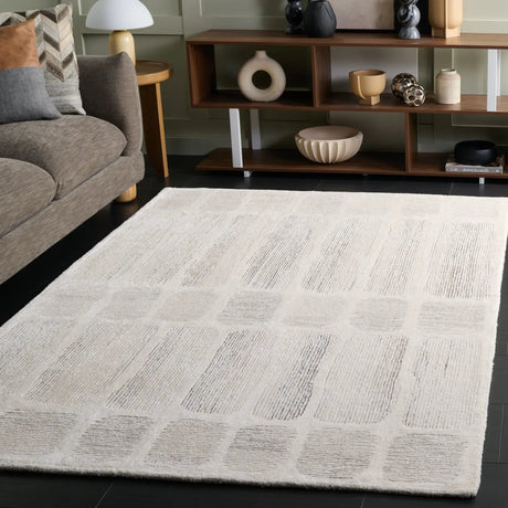 Safavieh Metro 4'-0" x 6'-0" Rug in Ivory / Grey