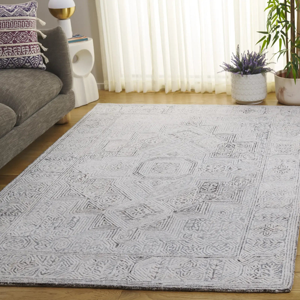 Safavieh Metro 4'-0" x 6'-0" Rug in Grey / Ivory