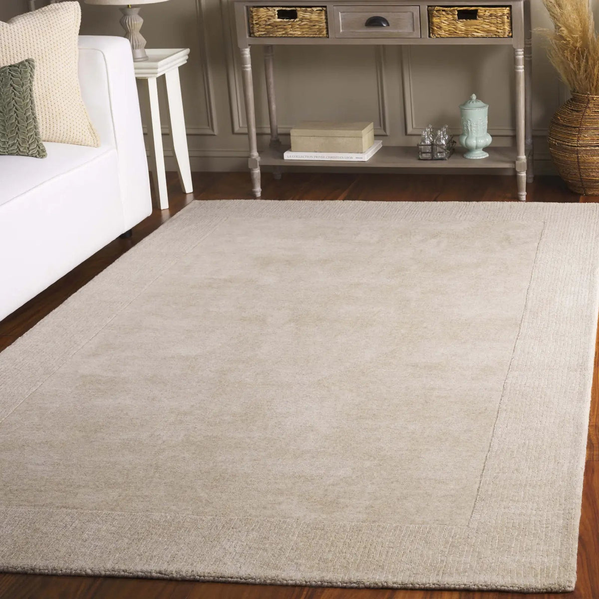 Safavieh Metro 4'-0" x 6'-0" Rug in Beige