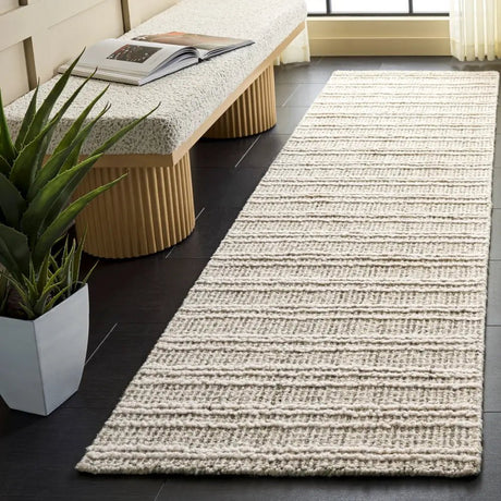 Safavieh Metro 2'-3" x 8'-0" Rug in Grey / Ivory