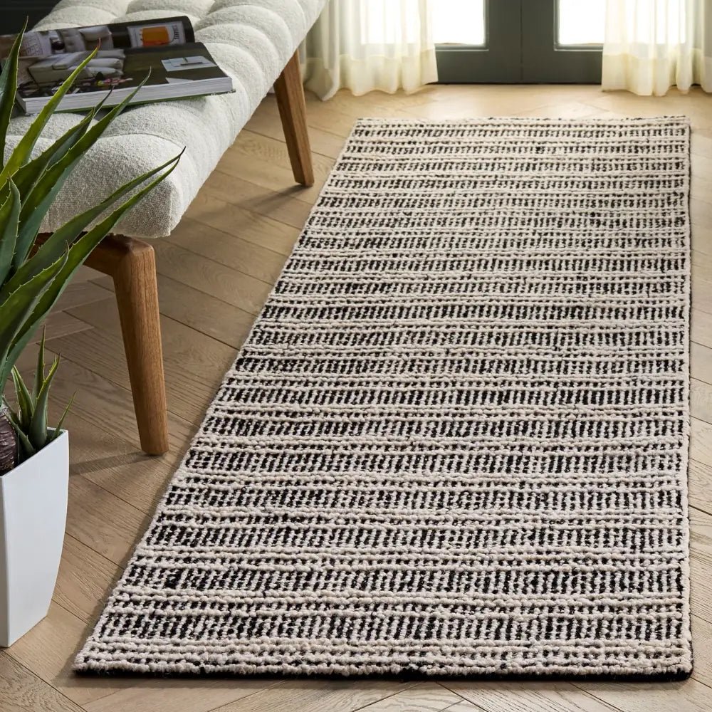 Safavieh Metro 2'-3" x 8'-0" Rug in Black / Ivory