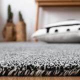 Safavieh Metro 4'-0" x 6'-0" Rug in Black / Ivory