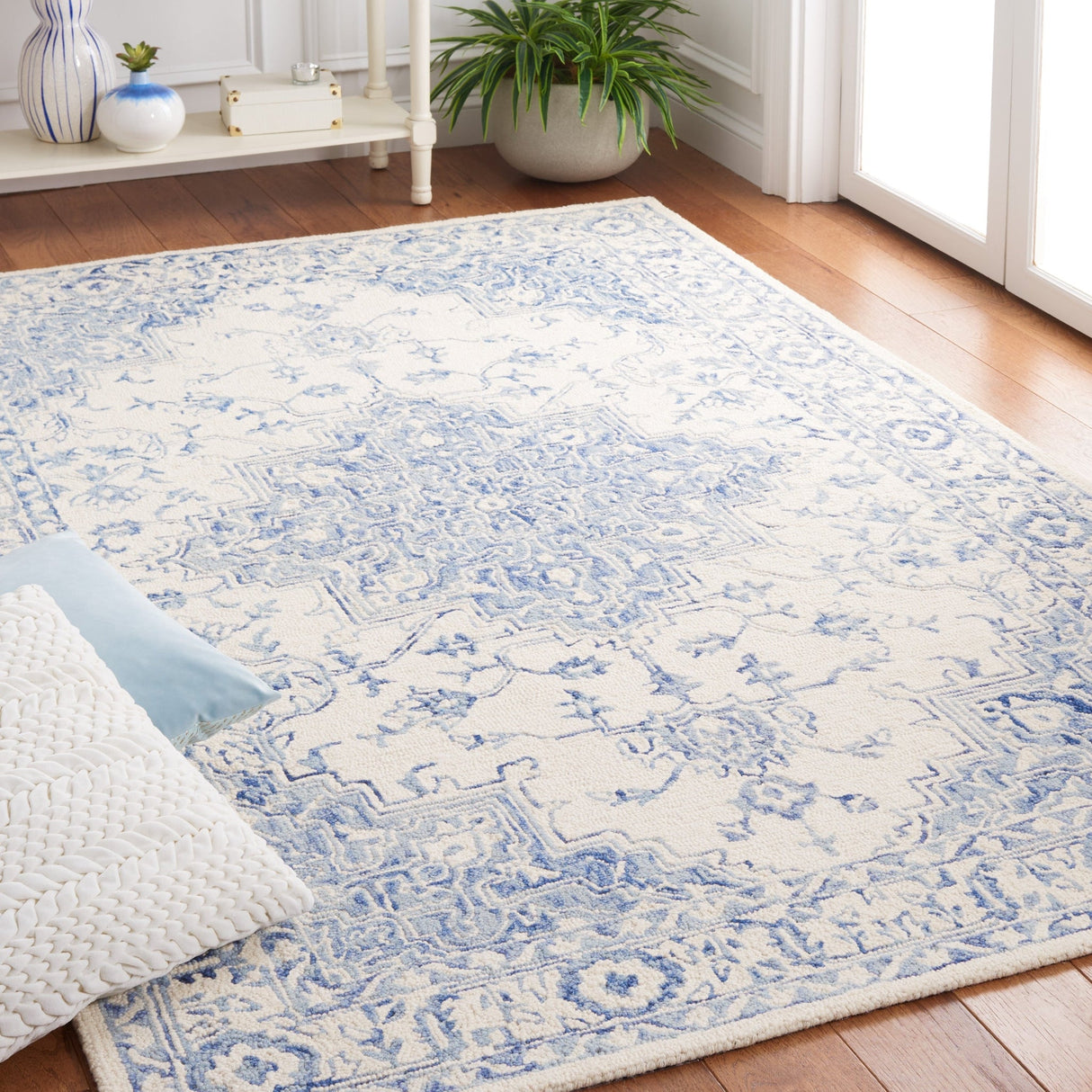 Safavieh Metro Met874M Blue/Ivory Rug.