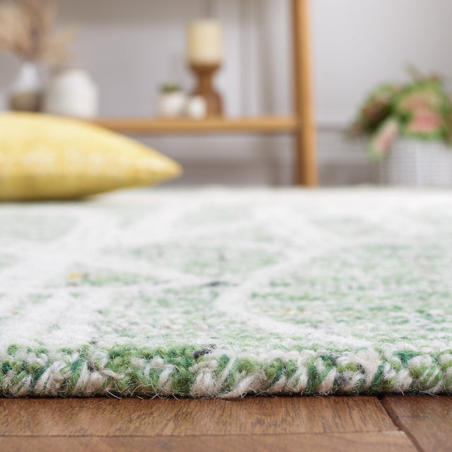 Safavieh Metro Met875Y Green/Ivory Rug.
