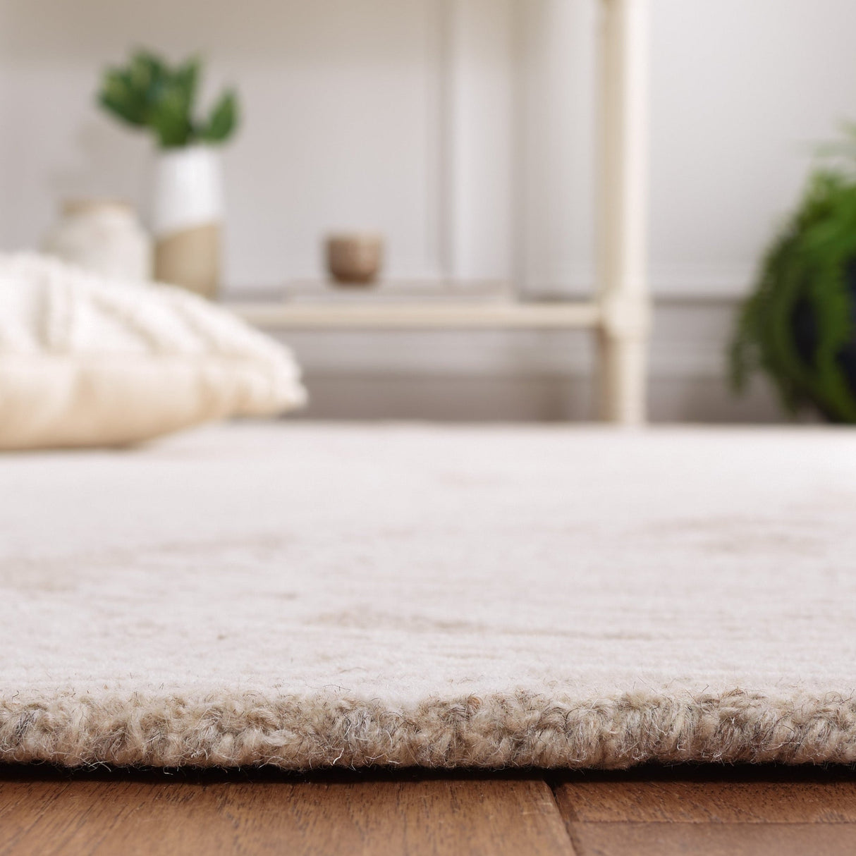 Safavieh Metro Met880B Beige/Ivory Rug.