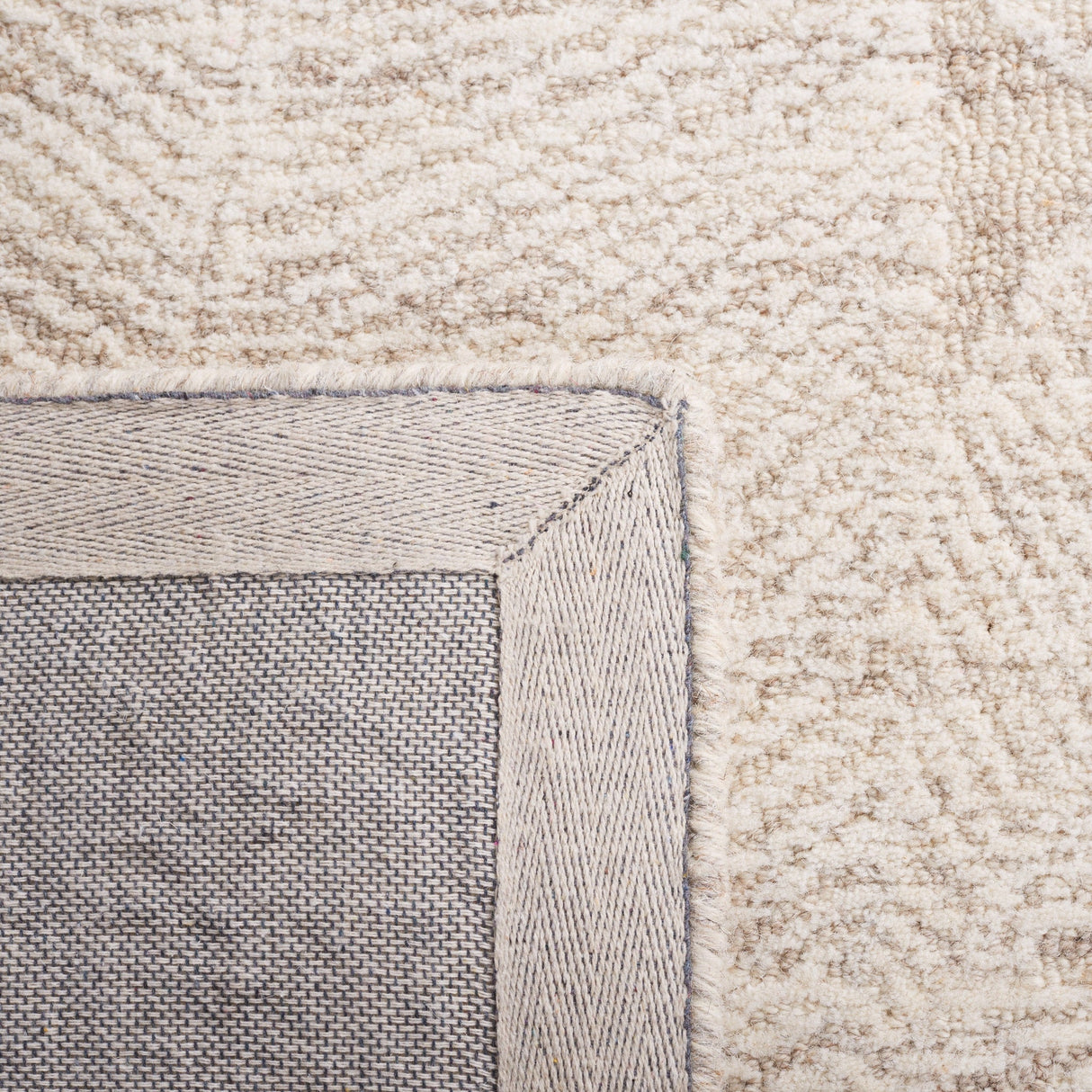 Safavieh Metro Met880B Beige/Ivory Rug.