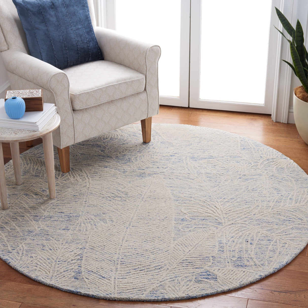 Safavieh Metro Met880M Blue/Ivory Rug.