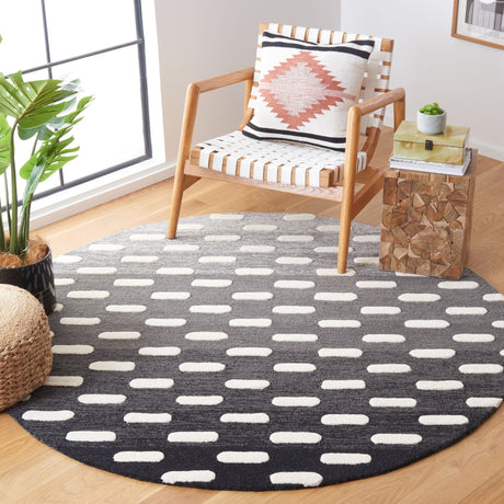 Safavieh Metro Met882Z Black/Ivory Rug.