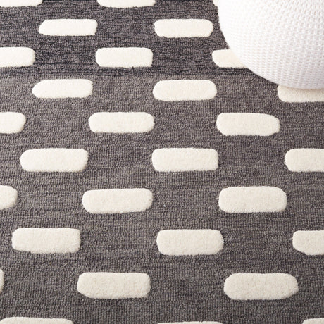 Safavieh Metro Met882Z Black/Ivory Rug.