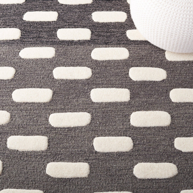 Safavieh Metro Met882Z Black/Ivory Rug.