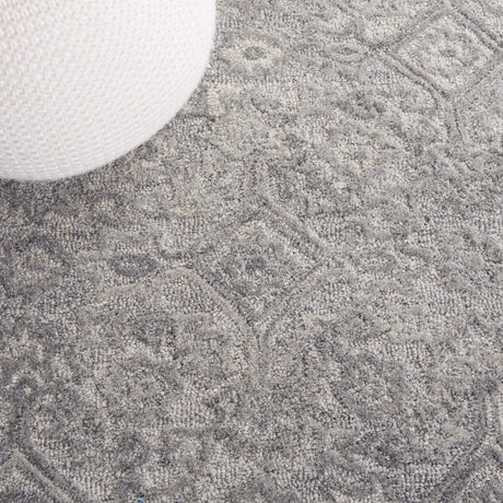 Safavieh Metro Met883F Grey Rug.
