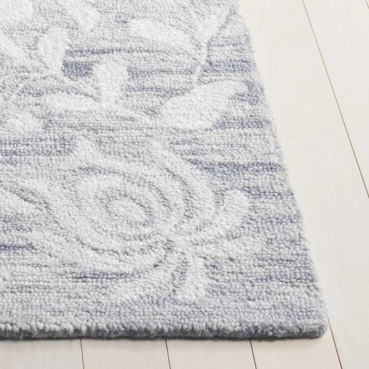Safavieh Metro 2'-3" x 8'-0" Rug in Grey / Ivory