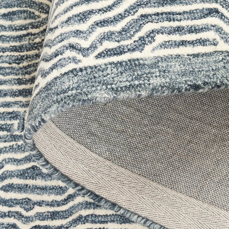 Safavieh Micro-Loop 4'-0" x 6'-0" Rug in Navy / Ivory