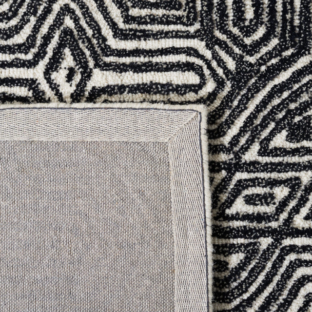 Safavieh Micro-Loop Mlp956Z Ivory/Black Rug.