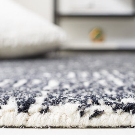 Safavieh Micro-Loop Mlp956Z Ivory/Black Rug.