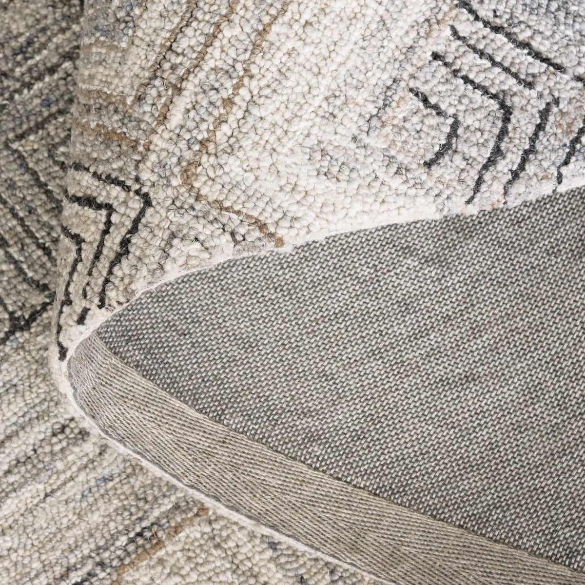 Safavieh Micro-Loop 4'-0" x 6'-0" Rug in Natural / Grey