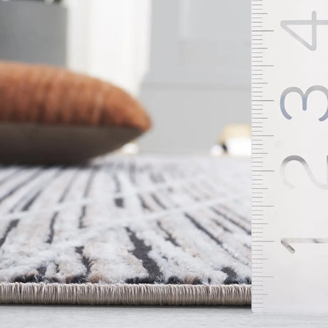 Safavieh Mila 4'-0" x 6'-0" Rug in Beige / Ivory Black