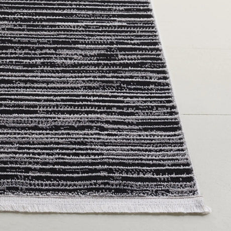 Safavieh Mila 4'-0" x 6'-0" Rug in Beige / Black