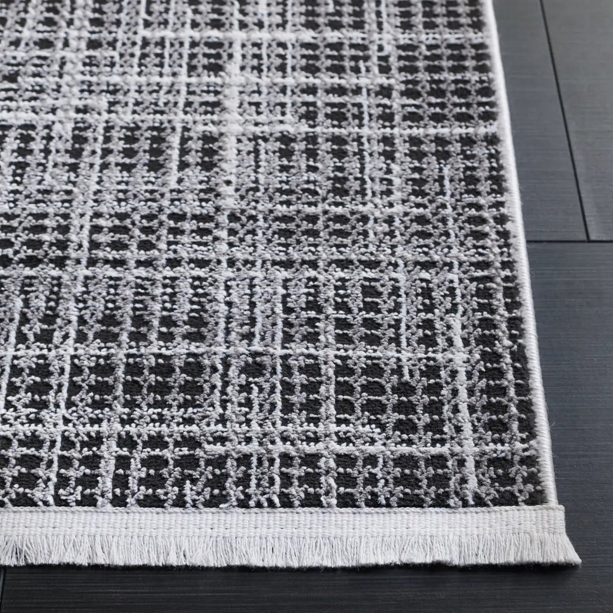 Safavieh Mila 4'-0" x 6'-0" Rug in Light Grey / Black