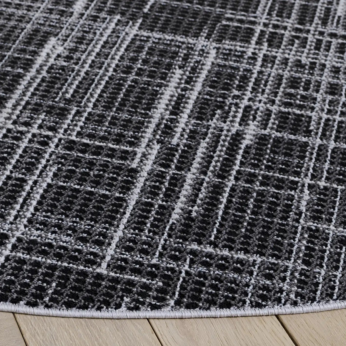 Safavieh Mila 6'-7" x 6'-7" Rug in Light Grey / Black