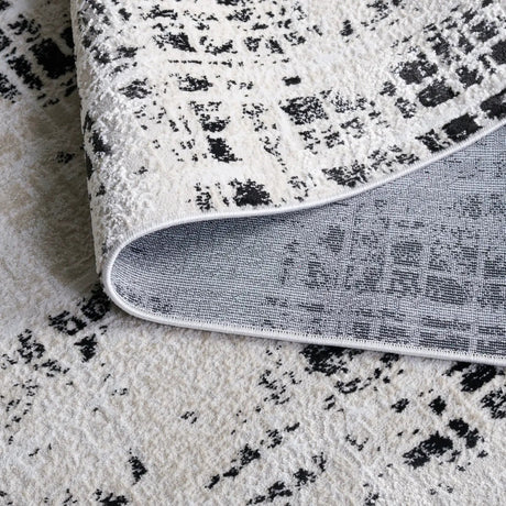 Safavieh Mila 4'-0" x 6'-0" Rug in Black / Ivory