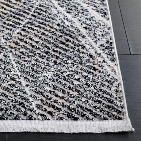 Safavieh Mila 4'-0" x 6'-0" Rug in Ivory / Grey Black