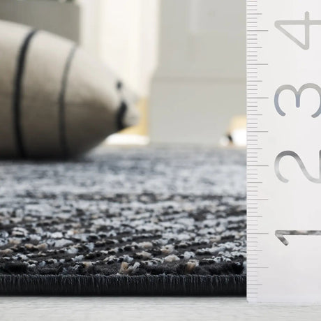 Safavieh Mila 4'-0" x 6'-0" Rug in Black / Beige Ivory