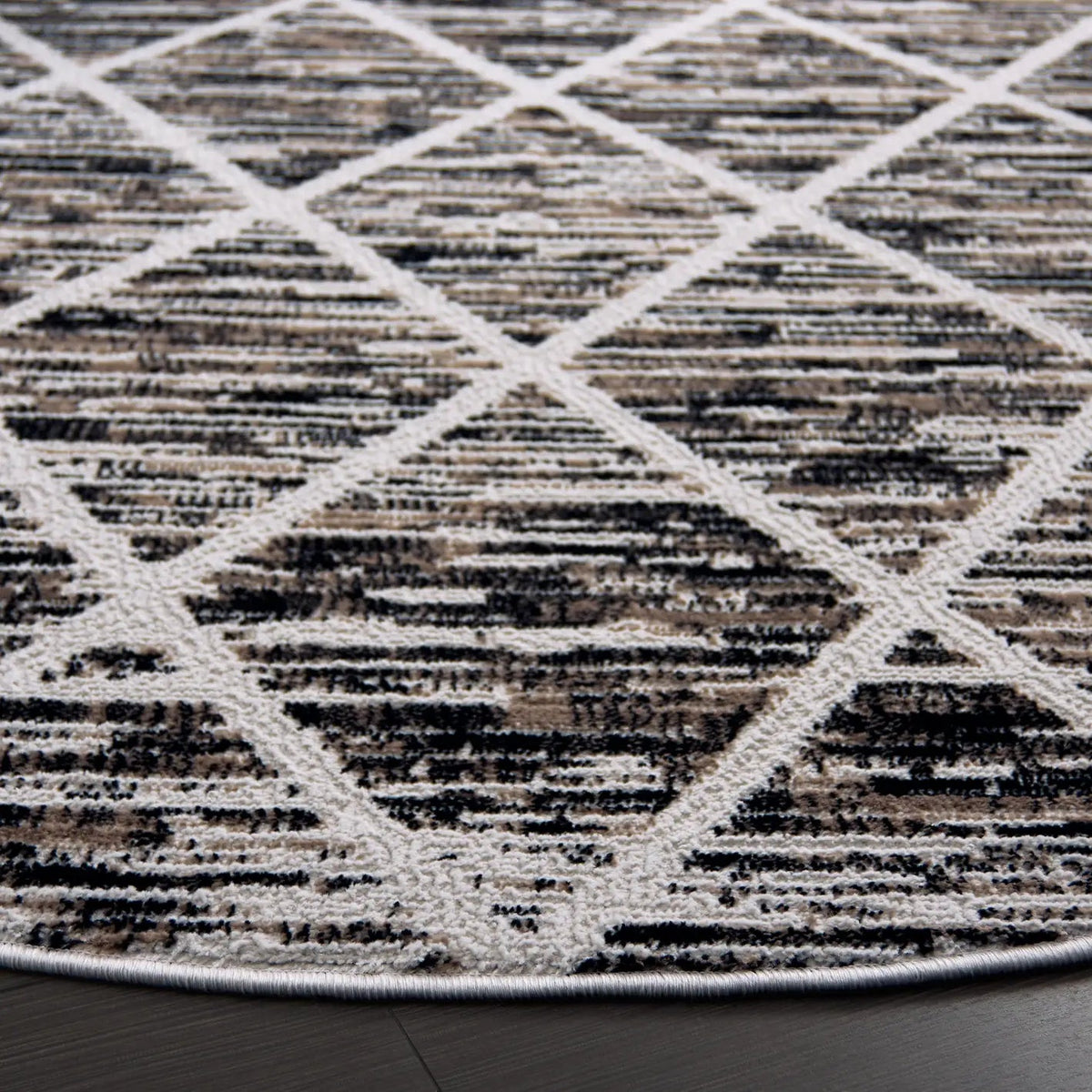Safavieh Mila 6'-7" x 6'-7" Rug in Ivory / Black