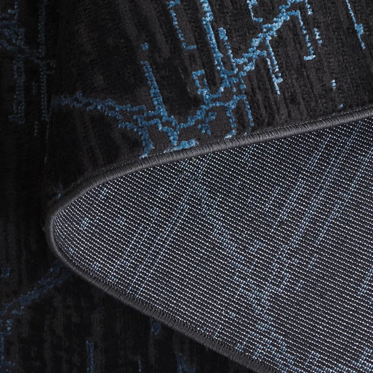 Safavieh Mila 4'-0" x 6'-0" Rug in Brown / Blue Black