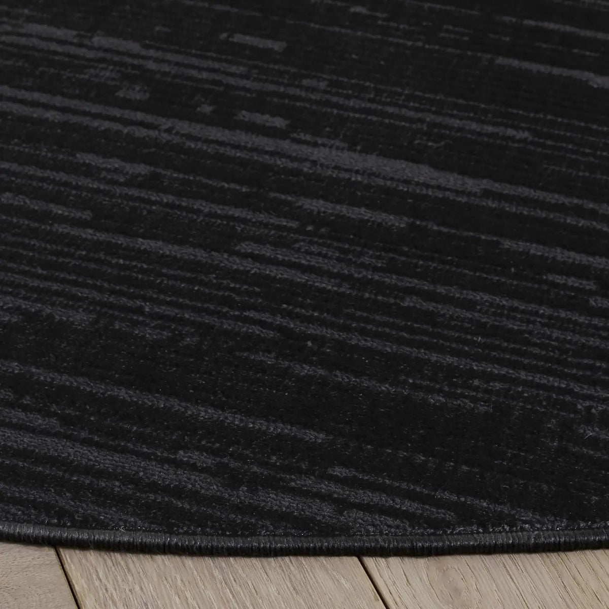 Safavieh Mila 6'-7" x 6'-7" Rug in Beige / Black