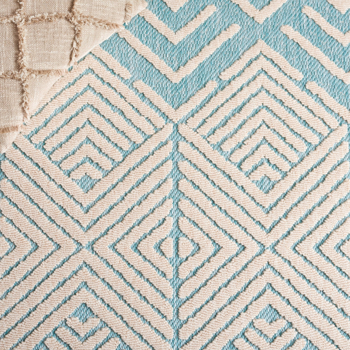 Safavieh Milos Mlo104K Turquoise/Ivory Rug.