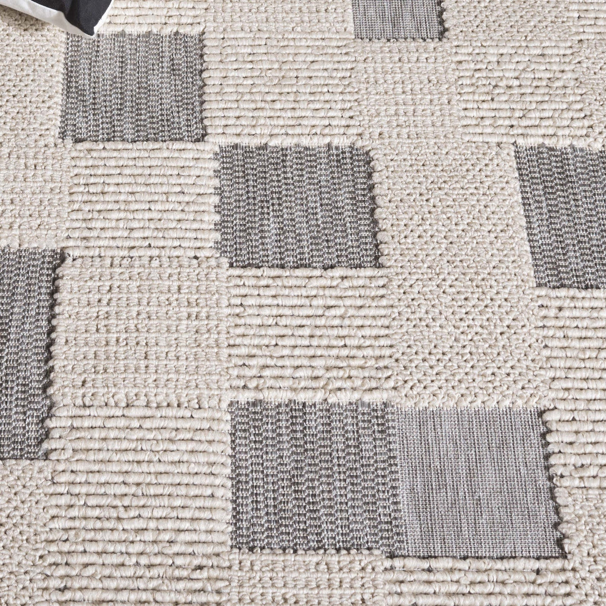 Safavieh Milos Mlo108A Beige/Grey Rug.
