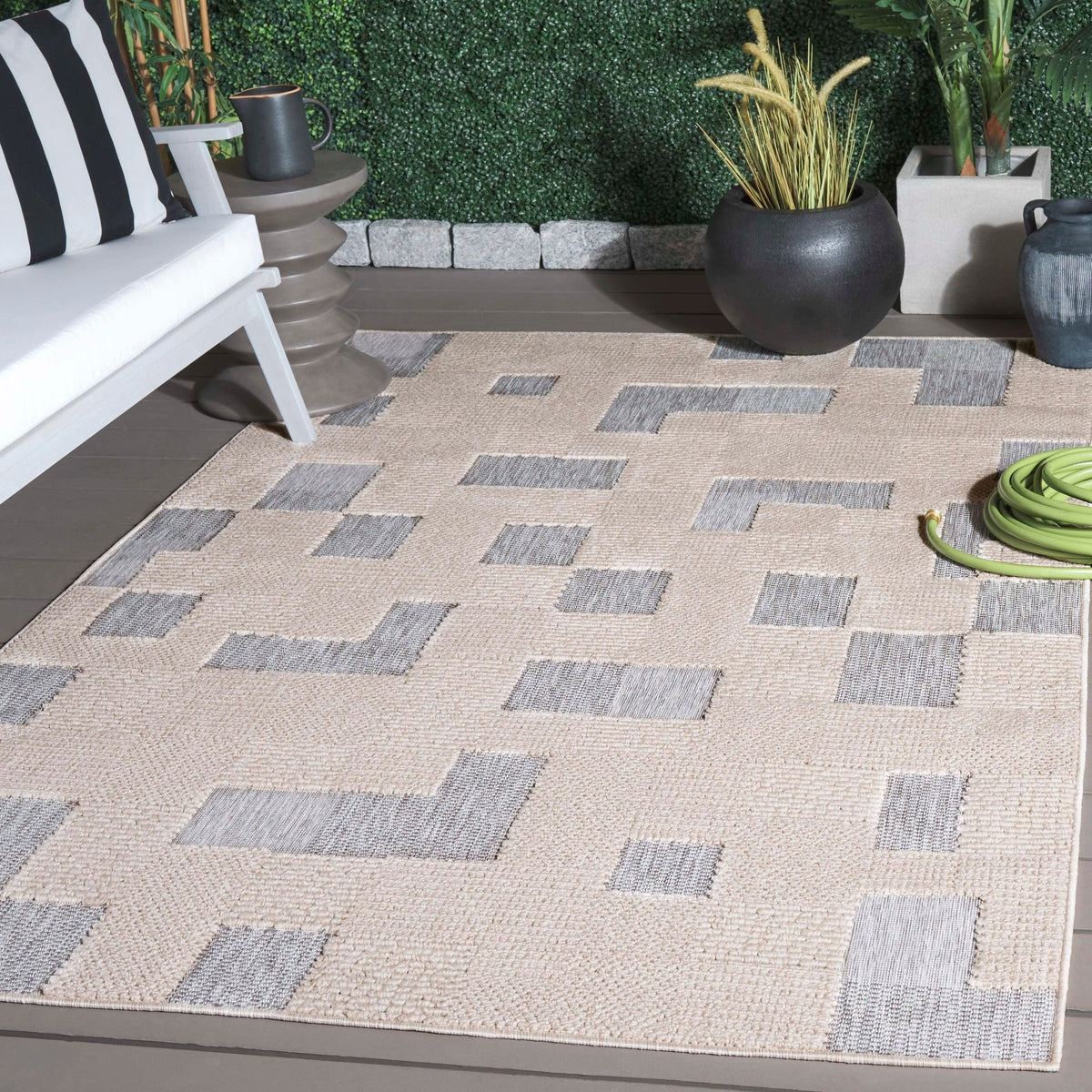 Safavieh Milos Mlo108A Beige/Grey Rug.